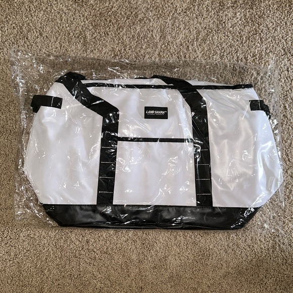 LAND SHARK OUTDOOR WHITE & BLACK LARGE INSULATED DUFFLE BAG TRAVEL OVERNIGHT - Picture 1 of 5